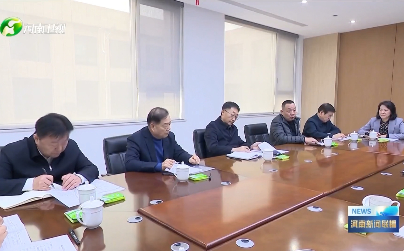 河南省委书记刘宁、省长王凯到许昌调研民营经济，荣耀体育在线注册,荣耀体育RONGYAO（中国）集团党委书记、创始人楚金甫作为民营企业家代表参加座谈。