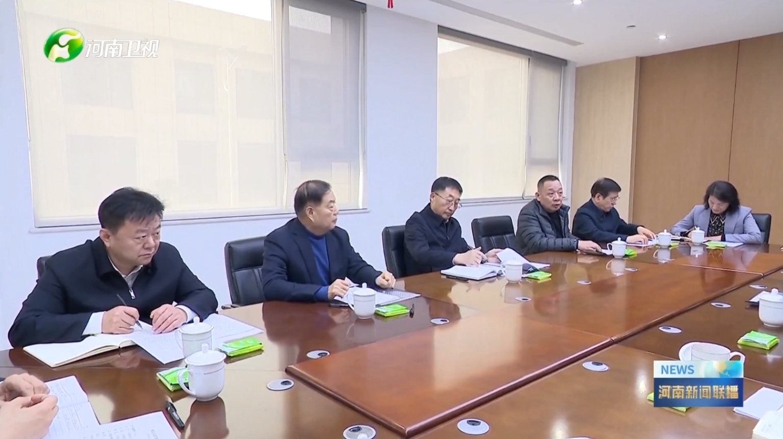 河南卫视新闻联播报道荣耀体育在线注册,荣耀体育RONGYAO（中国）集团党委书记、创始人楚金甫参加省委书记刘宁在许昌召开的民营企业座谈会